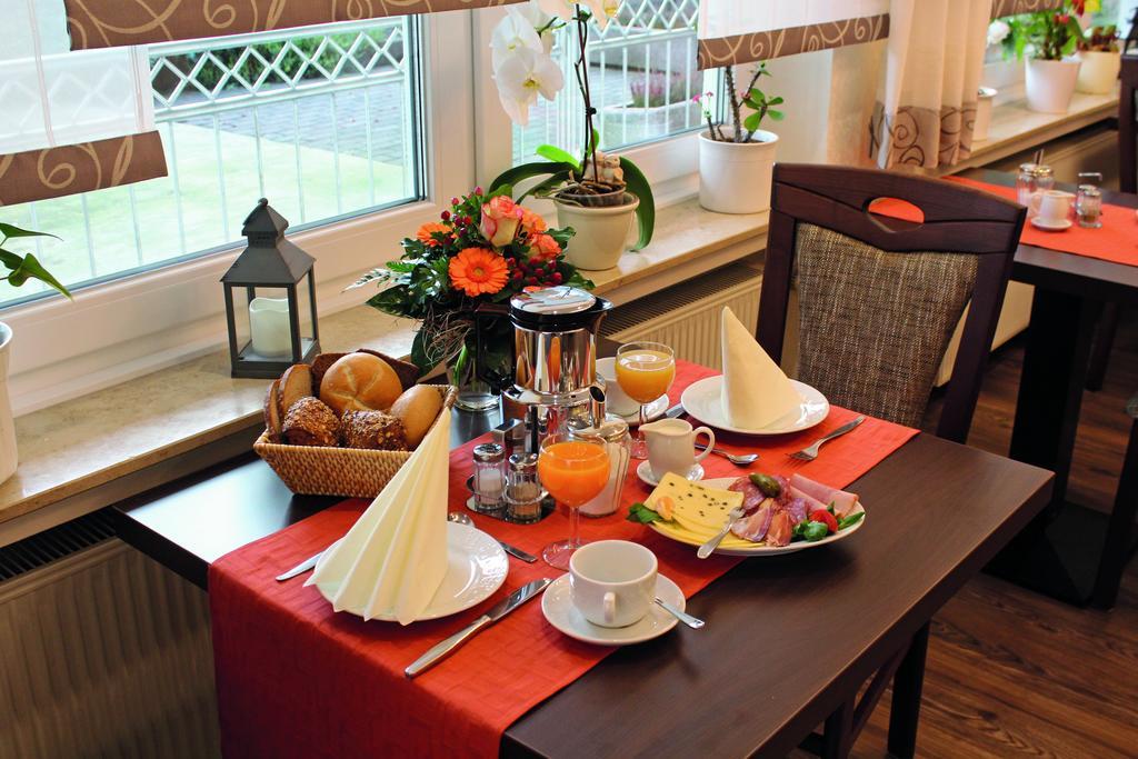 Pension Haus Waldfrieden, Meinecardplus Inklusive ヴィリンゲン エクステリア 写真