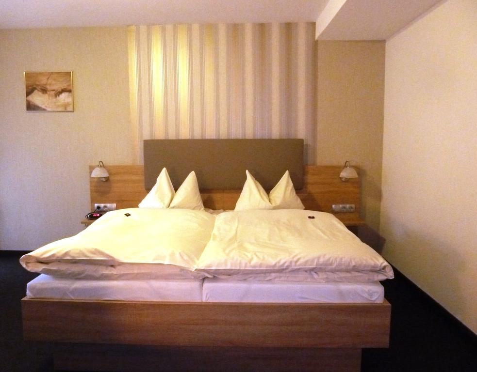 Pension Haus Waldfrieden, Meinecardplus Inklusive ヴィリンゲン エクステリア 写真